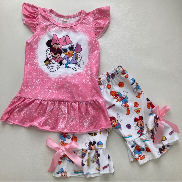 Boutique Minnie Mouse Daisy Shorts set - Picture 2 of 6